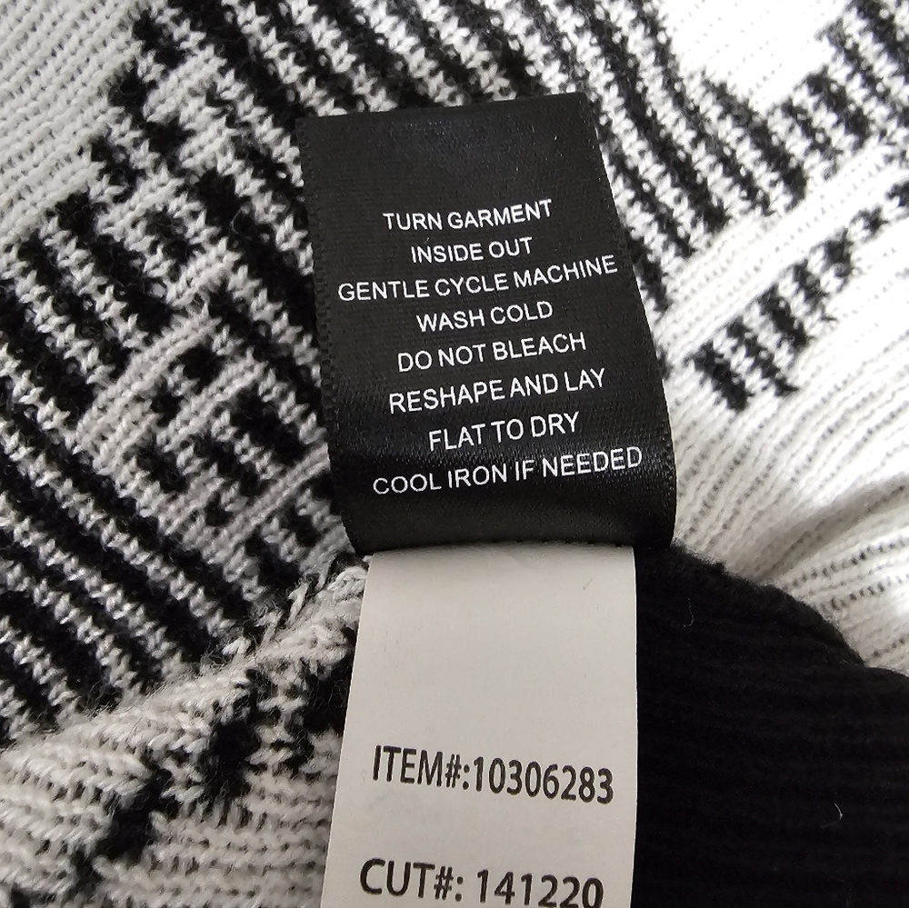Torrid Black & White Skull Print Cardigan. - Picture 7 of 8